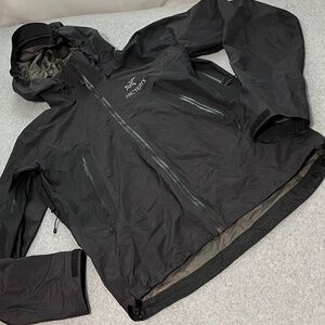 Arcteryx Beta LT Mens Jacket Medium Outdoor Rain Black Hooded Hiking Snowboard